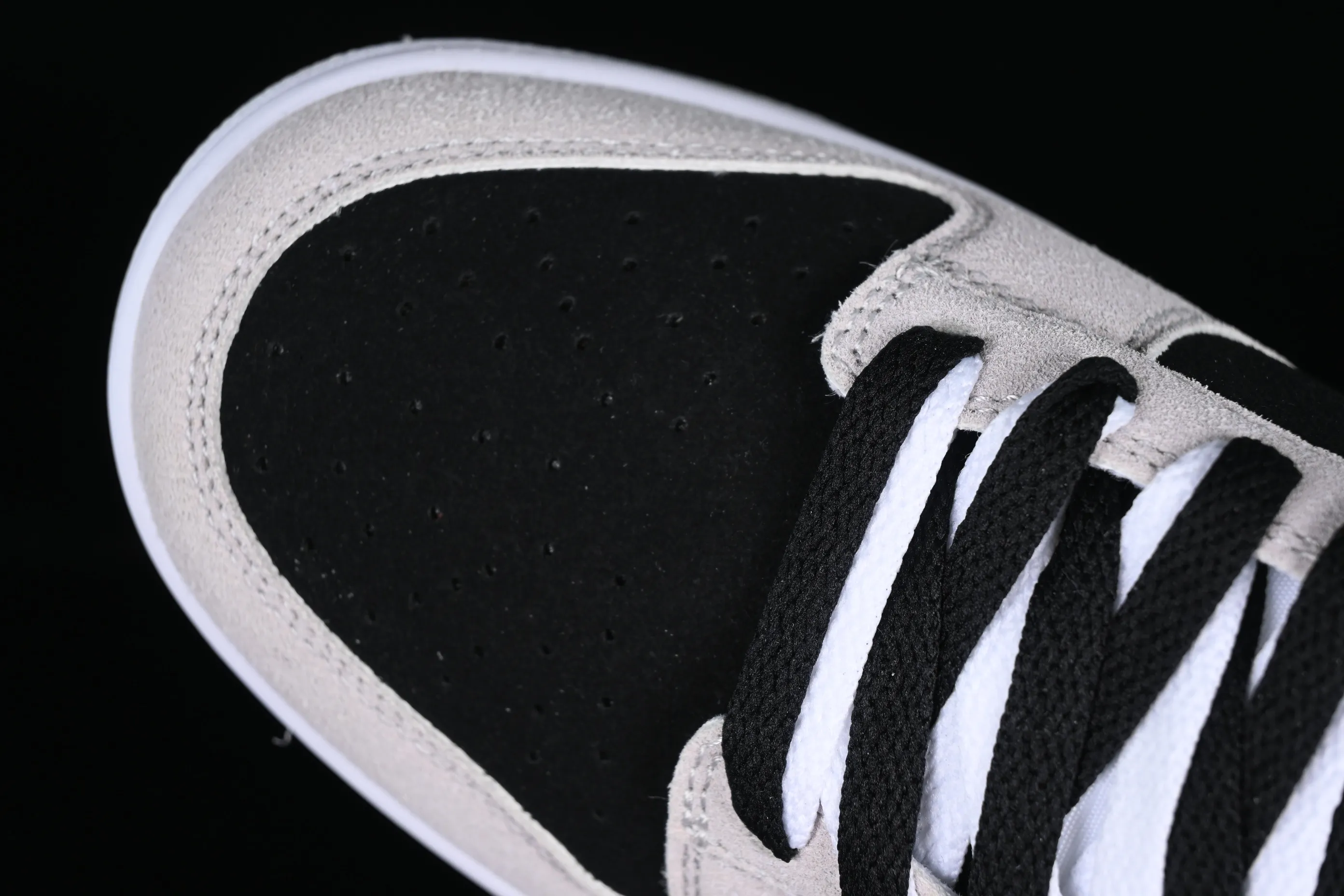 All Categories Nk SB Dunk Series Nk SB Dunk Low Low-top sneakers Cost-effective version Nk Dunk Low Black dust color SB smashed backboard fashion casual sneakers DO9776-001